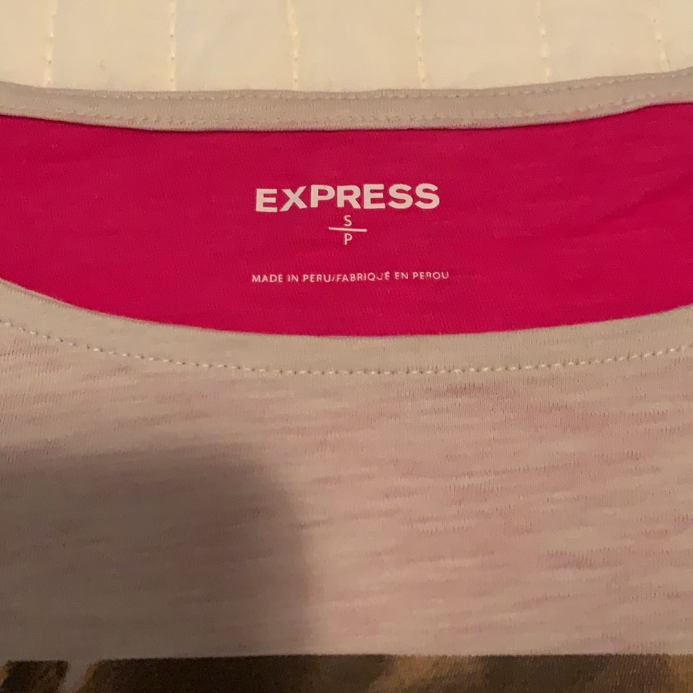 Express Tee - Picture 3 of 4